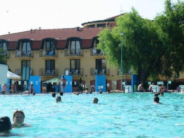 Wellness Hotel Thermal Štúrovo Exterior foto