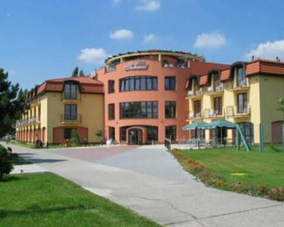 Wellness Hotel Thermal Štúrovo Exterior foto